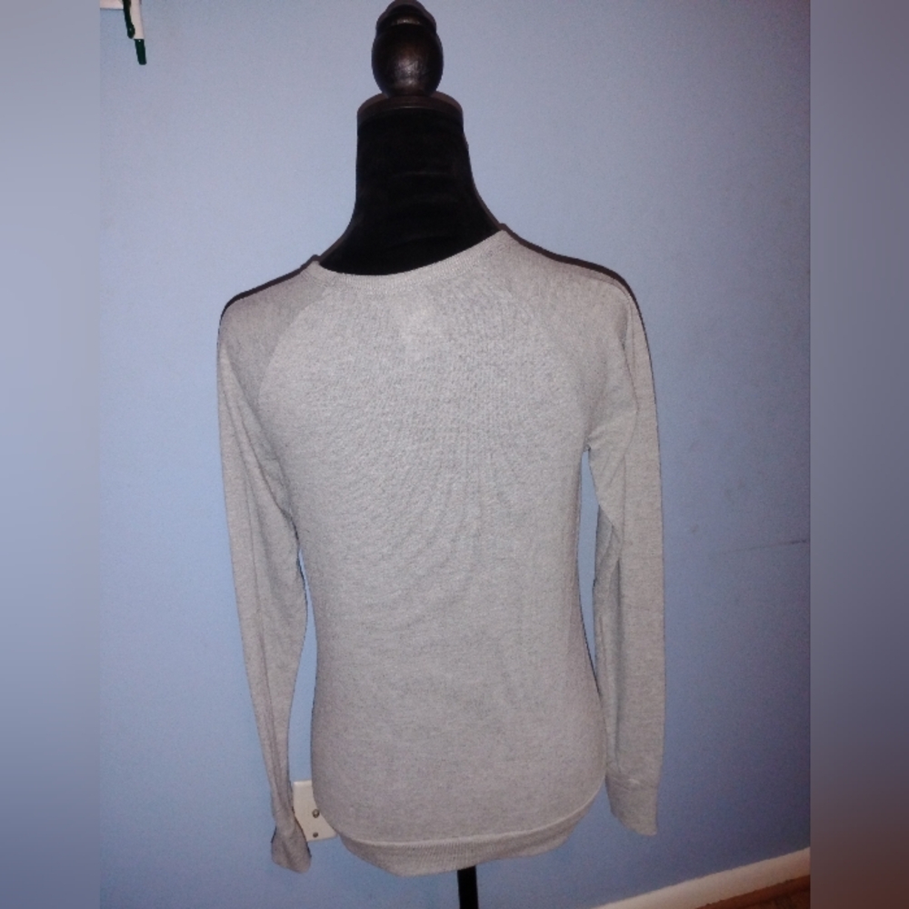 🩶♥️💜  NWOT Disney Minnie Mouse Top Thin Sweater XS Long Sleeved Autumn Fall - Picture 2 of 3